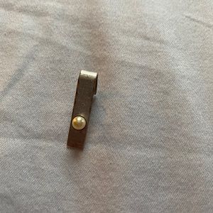 Pearl tie clip
